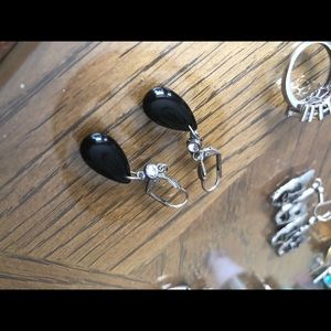 Earrings with black stones